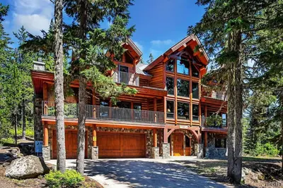 Image de Log Lodge de luxe dans le camp du gouvernement