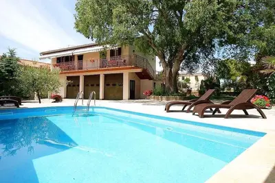 Image de Appartement de vacances avec piscine et aire de jeux partagées
