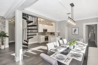 Image de Nouveau! À côté de Las Olas - Piscine chauffée - 5br - Intro Price!
