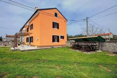 Image de Maison de vacances avec terrasse et climatisation