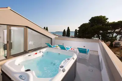 Appartement de vacances avec jacuzzi et vue mer