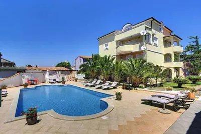 Image de Appartement de vacances avec piscine commune et climatisation