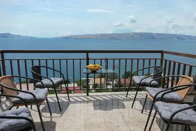 Image de Appartement de trois chambres avec le balcon et la vue sur le mer Senj (A-15376-b)