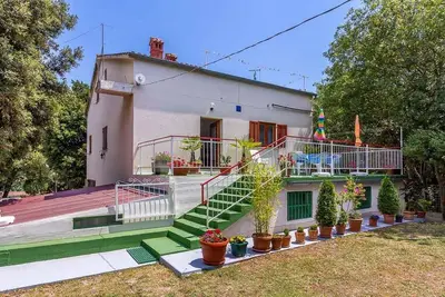 Image de Maison de vacances avec jardin, barbecue et aire de jeux pour enfants