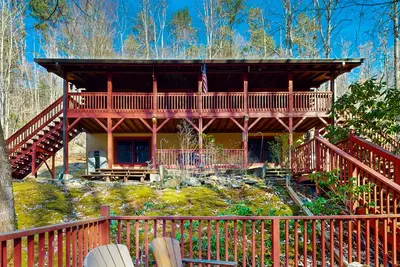 Image de Cabane en rondins de montagne avec bain à remous, cheminée et foyer - acceptant les chiens!