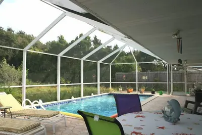 Image de Nouvelle Liste! Disponible maintenant! Bright & Clean 2/2 Pool Home près de la ville et de la plage!
