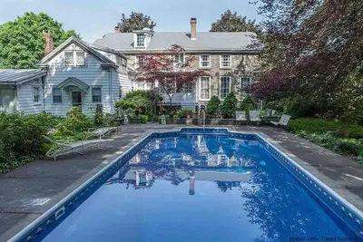 Image de Pension privée avec une chambre et piscine
