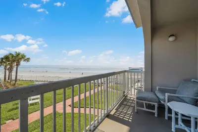 Image de A218 Parfait condo 2/2! Emplacement fantastique en bord de mer juste à côté de Flagler Ave!