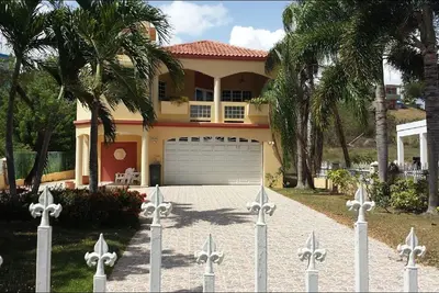 Image de Beautiful Villa 4100 sq ft WiFi, Découvrez notre vidéo, contactez pour la disponibilité