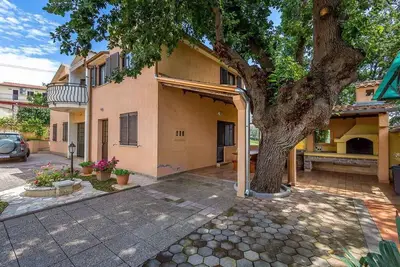Image de Appartement de vacances dans les combles avec vue imprenable sur la mer
