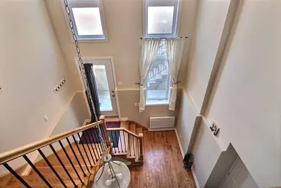 Image de Loft 16 pieds de plafond avec mezzanine et spa.