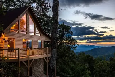 Image de Heaven on Earth - Cabine isolée avec bain à remous, terrasse et vues - située à Bryson City