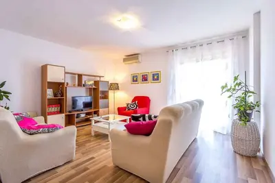 Image de avec balcon et air conditionné