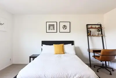 Image de Charming & Spacious 2br private apartment w / views