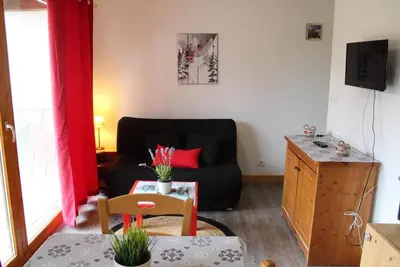 Image de À 200m des pistes de ski, Rez-de-chaussée, terrasse, télévision, casier à ski, 47m², Superdévoluy