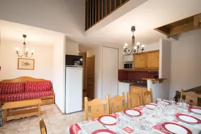 Image de 2ème étage, vue pistes de ski, balcon, parking, télévision, casier à ski, 65m², Val Cenis
