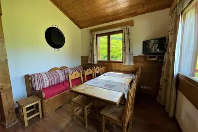 Image de 150m des commerces, 1er étage, balcon, télévision, casier à ski, 66m², Les Menuires