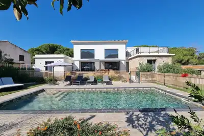 Image de Villa d'architecte, piscine privée sécurisée, proche centre et plage