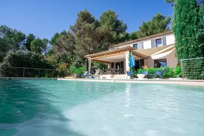 Image de Mas de luxe Aix en Provence (2km centre) climatisé grande piscine pinède calme