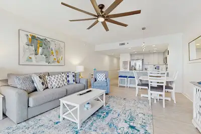 Image de Condo avec accès à la plage, vue sur le golfe et piscine - Snowbird amical!