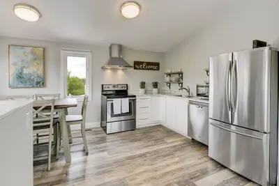 Image de Tout neuf! 2Bd2Bth Downtown: Réservez maintenant!