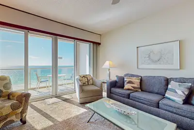 Image de Escapade en bord de mer avec vue sur l'eau, balcon privé, commodit��s sur place et piscine commune
