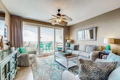 Image de Magnifique condo en bord de mer avec vue sur le golfe et piscine partagée