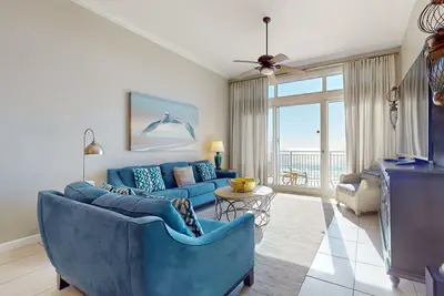 Image de Penthouse avec vue sur le golfe depuis le balcon - piscine partagée et accès à la plage!