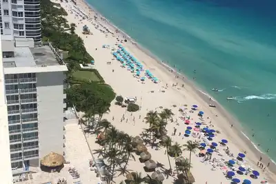 Image de La Perla Direct Oceanfront, High Floor Views, Wrap Around Balcony, Modern Luxury