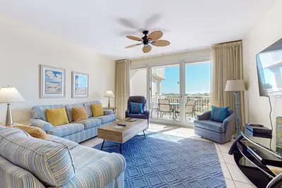 Image de À quelques pas de la plage avec piscine commune et climatisation centrale!