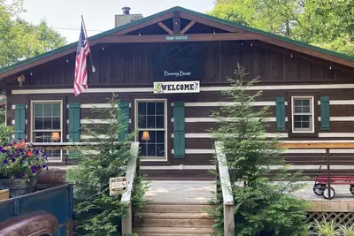 Image de Breezy Bear Spacious Cabin, Lrg Kitchen - Free Pool Access