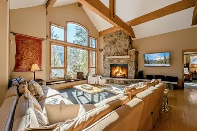 Image de Keystone Retreat # 33 est parfaitement conçu pour accueillir tout votre groupe dans le plus haut niveau de luxe. Ce<br>La retraite privée est parfaite pour vos réunions d’entreprise ou votre hébergement exclusif.