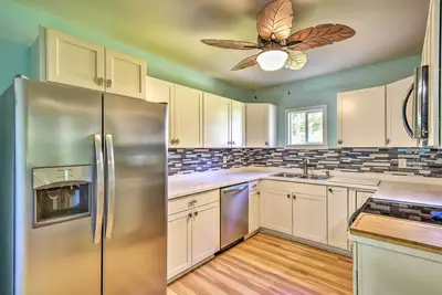 Image de Nouveau! Cozy Beaufort Cottage w \/ Yard - 1 Mi to Dwntwn