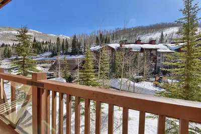 Image de Appartement familial avec balcon et vue sur la montagne, Ski-in \/ Ski-out, Piscine et bain à remous, idéal pour les amateurs de plein air