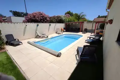 Image de Villa 6 pers, 110 m², jardin 600m², 10/15' des plages, piscine, clim, parking.