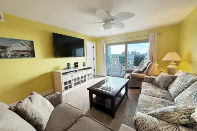 Image de 2br / 2ba - Golfe avant avec une vue magnifique sur le golfe et la piscine