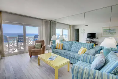 Image de 2br / 2ba - Gulf Front avec de belles vues sur le golfe et la piscine