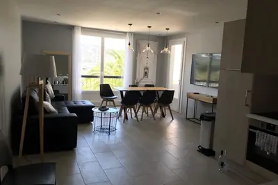 Image de Appartement 4 chambres, au coeur de St Florent, face au port de plaisance \/ port, à 200 m de la plage