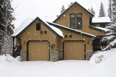 Image de Maison de ville de montagne 5 étoiles Breckenridge avec bain à remous privé