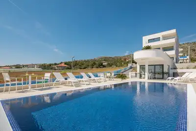 Luxury Apartment Nautica with Pool Ii