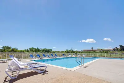 Image de Jolie Maison avec accès piscine | Votre Havre de Paix à Colombiers