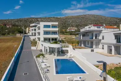 Luxury Apartment Nautica with Pool I