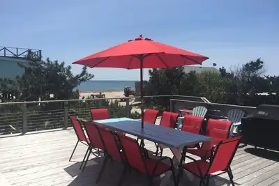 Image de Fire Island Nouvellement rénové Beach House À quelques pas de l'océan! ! !