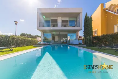 Image de Villa pour 10 bébés supplémentaires, idéale pour les familles, piscine privée, quartier calme
