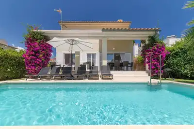 Image de Villa moderne pour 8 personnes, près de Playa Barcares avec piscine privée