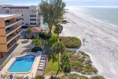 Image de 2br / 2ba donnant directement sur la plage tranquille - Summer Specials