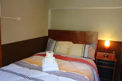 L'auberge familiale est une petite auberge entourée de beaux jardins