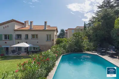 Image de Belle villa calme avec grand jardin & piscine privée, à 800m de la mer | 9 hôtes