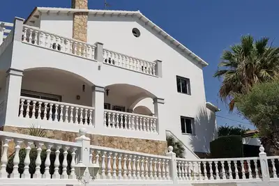 Image de Magnifique villa, piscine, fronton tennis, basket, jardin, vue mer, près plages
