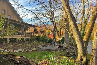 Image de Bord de l'eau ~ Magnifique maison avec Deep Creek comme arrière-cour ~ Pure Delight!